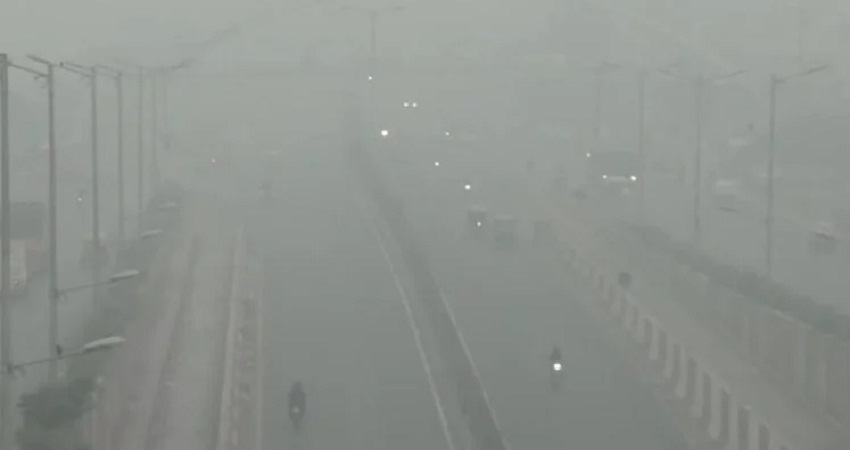 Air Pollution: दिल्ली में प्रदूषण से हाल-बेहाल, छाई रही स्मॉग की परत, जानें आज का AQI Air Pollution: दिल्ली में प्रदूषण से हाल-बेहाल, छाई रही स्मॉग की परत, जानें आज का AQI